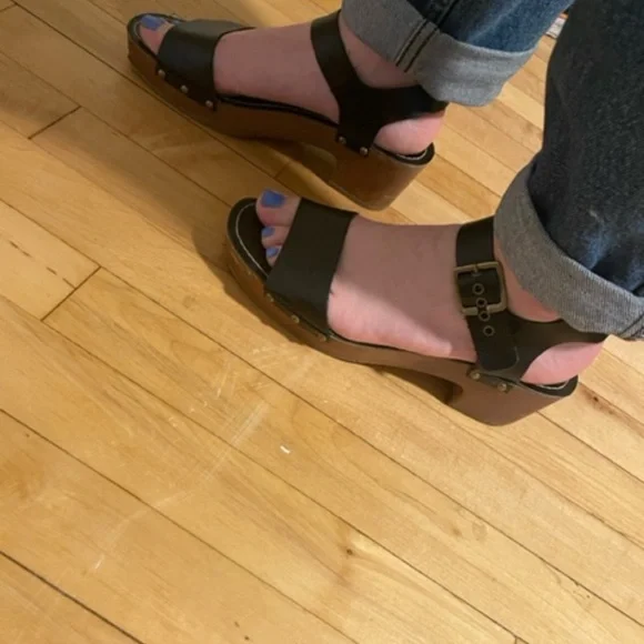 BLACK HEELED SANDALS - Picture 2 of 3